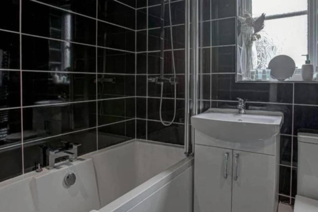 Luxury 4 Bedroom House Manchester Buitenkant foto