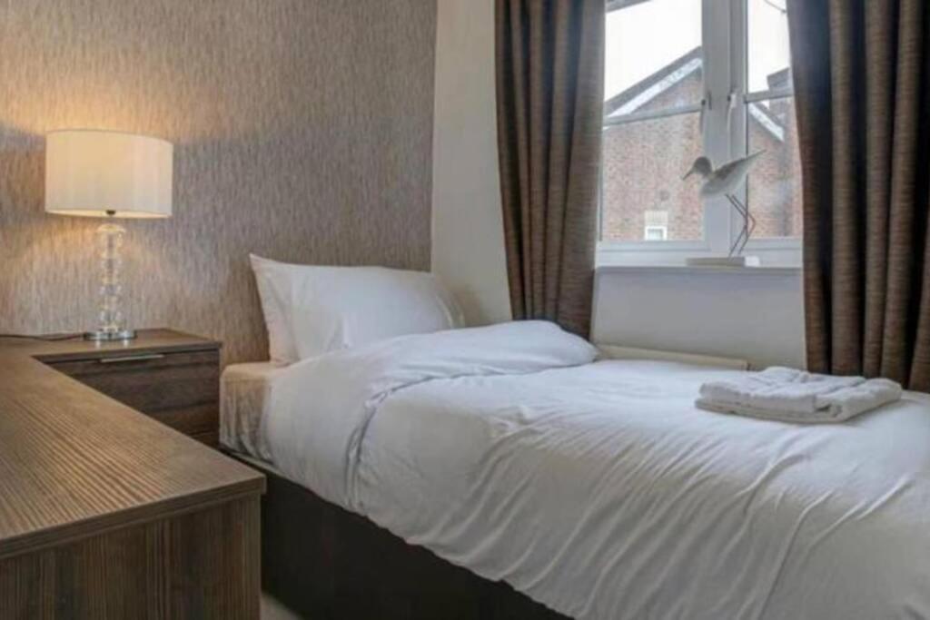 Luxury 4 Bedroom House Manchester Buitenkant foto