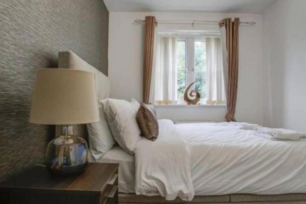 Luxury 4 Bedroom House Manchester Buitenkant foto