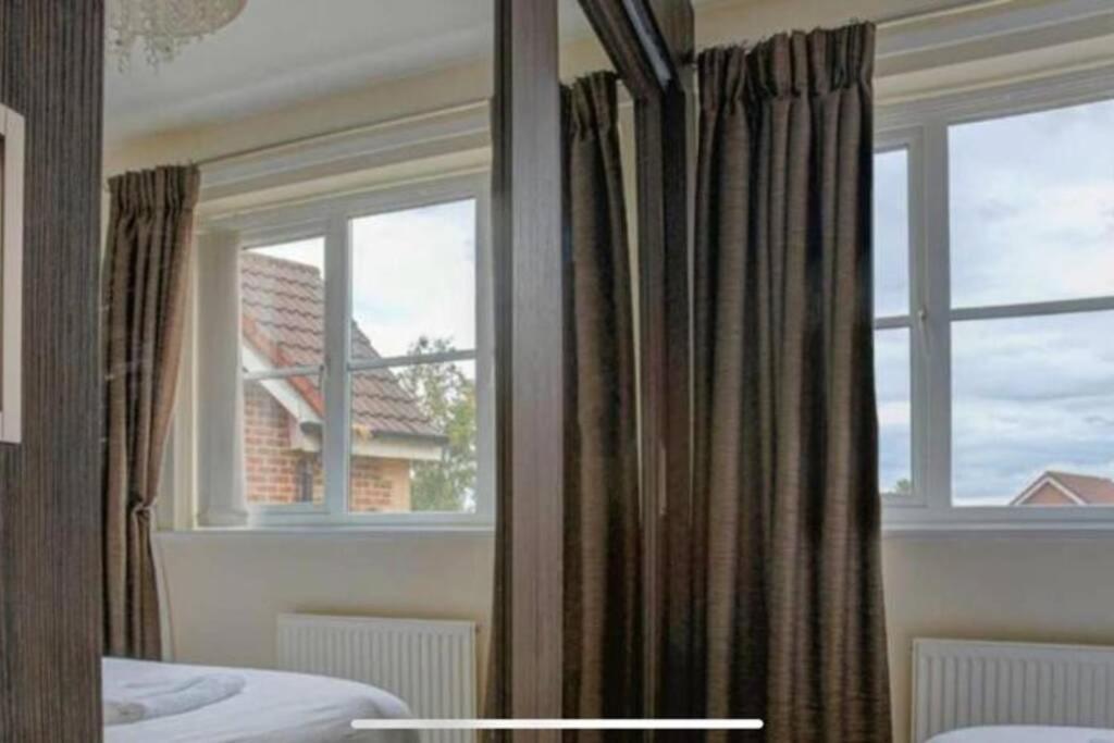 Luxury 4 Bedroom House Manchester Buitenkant foto