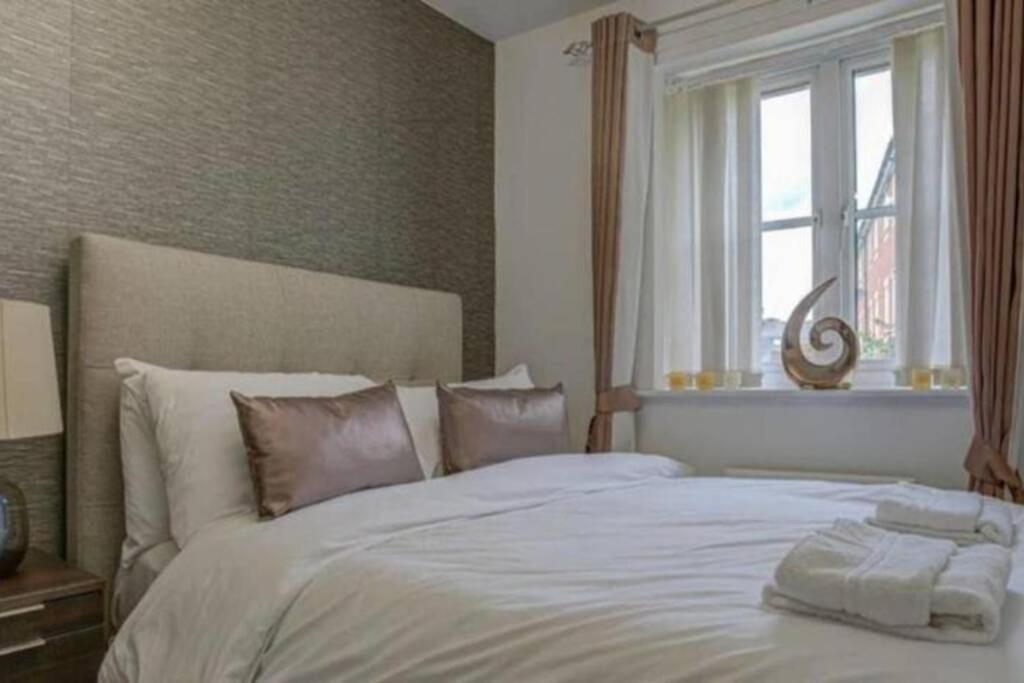 Luxury 4 Bedroom House Manchester Buitenkant foto